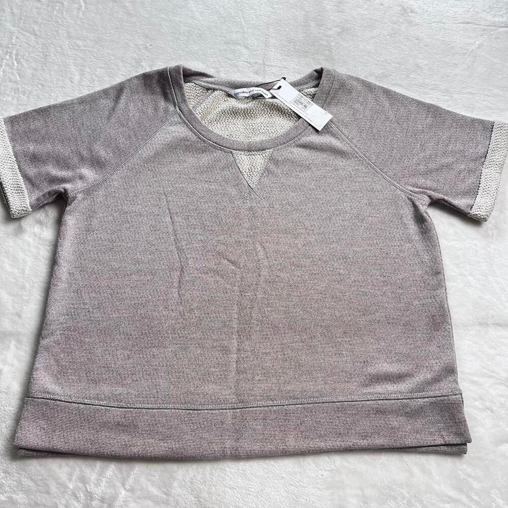 Cupcakes and Cashmere Women’s Sz Medium short sleeve sweatshirt Heather Grey